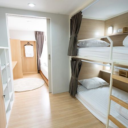 Banku Tea House Samyan (Adults Only) Hostel Bangkok Exterior photo